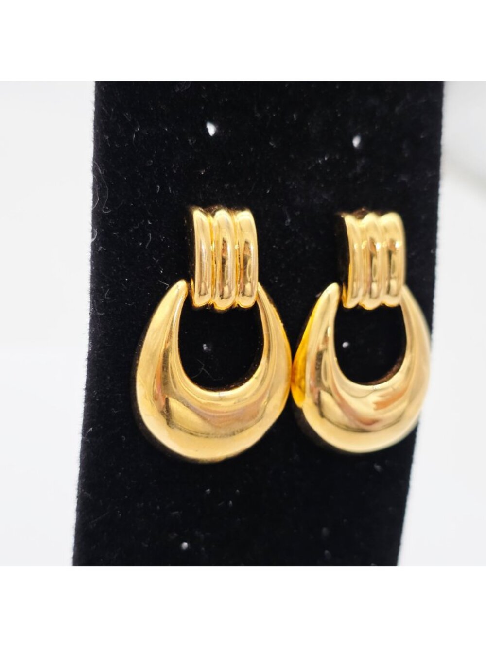 Vintage Napier Gold-Tone Crescent Clip-On Earrings With Ribbed Top Design - Picture 4 of 7